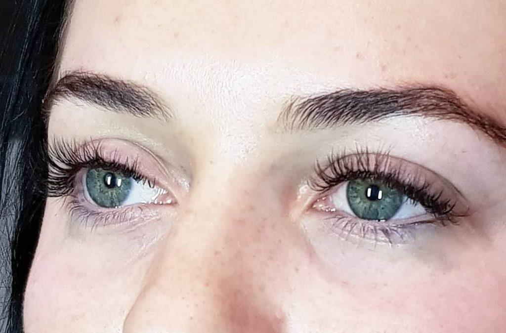 What Are Russian Volume Eyelash Extensions?